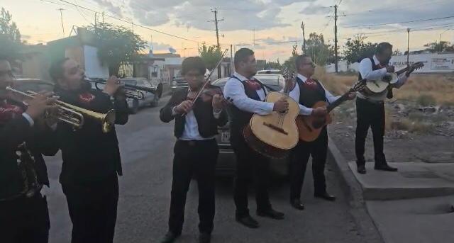 Mariachi Jalisco de cd Delicias 8