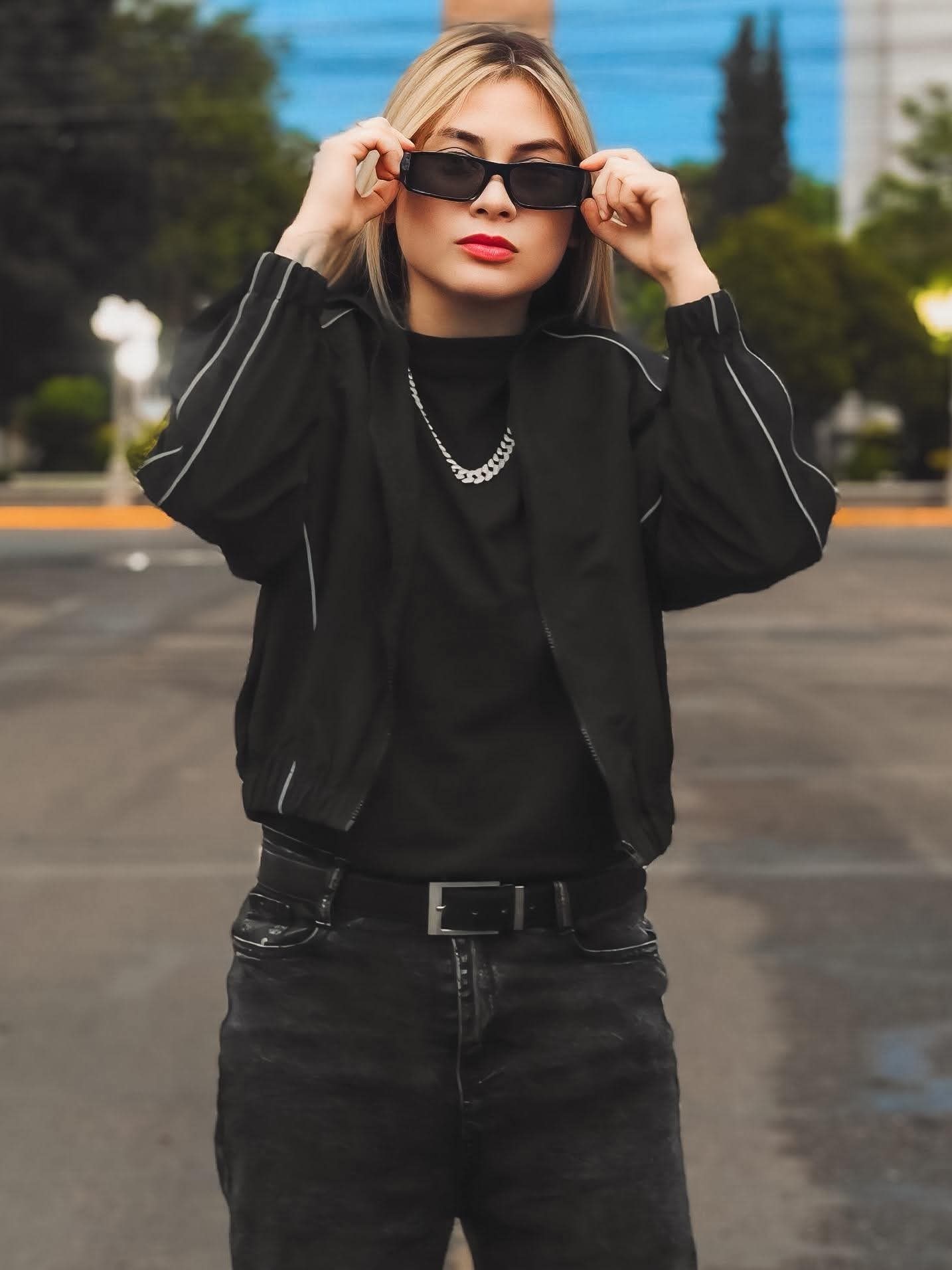 Amaris Fuentes Lic. en Diseño Grafico Publicitario, Influencer y Cantante 3